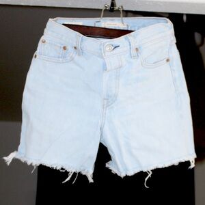 LEVI’S WEDGIE SHORT PREMIUM DENIM SHORTS